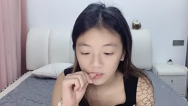 Snapshot of A-YY-TT chatting on 10/15/25, 02:01 A-YY-TT online show from 10/15/25, 02:01