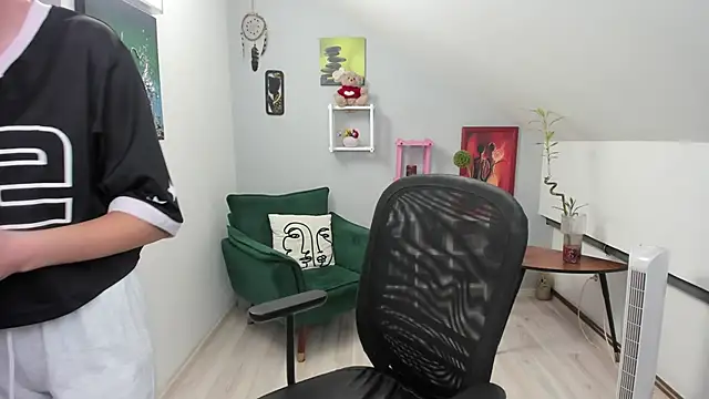 Snapshot of BettyJamess chatting on 10/22/25, 07:13 BettyJamess online show from 10/22/25, 07:13