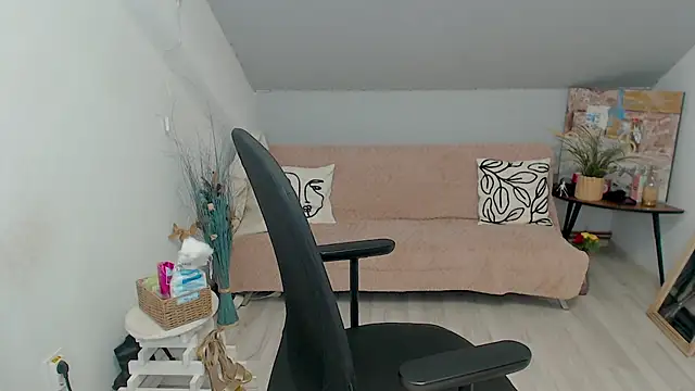 Snapshot of BettyJamess chatting on 10/27/25, 08:02 BettyJamess online show from 10/27/25, 08:02