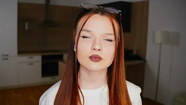 Snapshot of RonnieSchmertz chatting on 10/17/25, 05:04 RonnieSchmertz online show from 10/17/25, 05:04