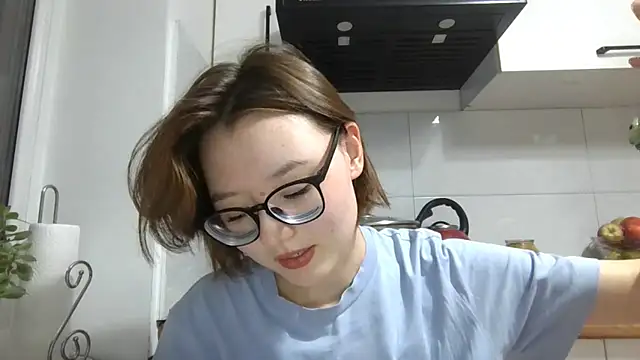 LilyTaylors online show from 10/12/25, 04:17