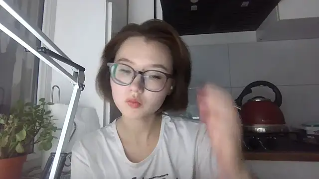 LilyTaylors online show from 10/17/25, 05:37