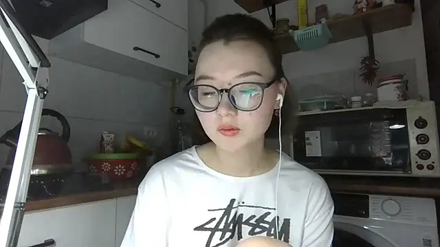 LilyTaylors online show from 10/23/25, 05:23