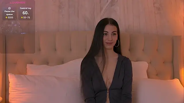 BettyLeen online show from 11/25/25, 04:01