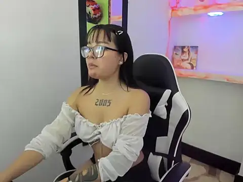 Snapshot of dayo_evans chatting on 10/24/25, 09:22 dayo evans online show from 10/24/25, 09:22