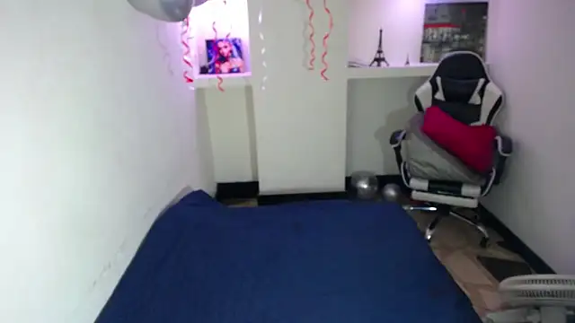 Snapshot of dayo_evans chatting on 11/17/25, 08:14 dayo evans online show from 11/17/25, 08:14