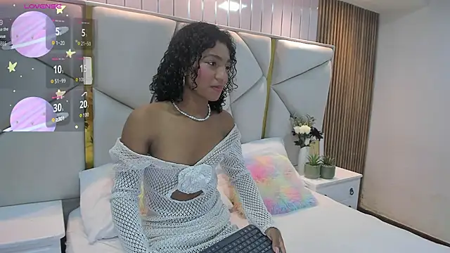 Snapshot of rebeca_brown_ chatting on 05/17/26, 11:39 rebeca brown online show from 05/17/26, 11:39