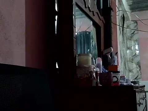 Snapshot of dreamerrrrr1 chatting on 12/18/25, 12:11 dreamerrrrr1 online show from 12/18/25, 12:11