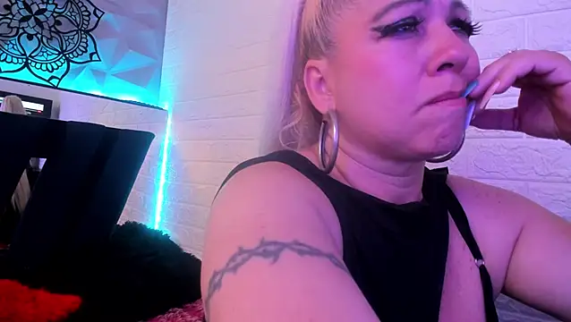 pamela velazco online show from 12/03/25, 09:02