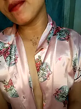 Snapshot of CUTE-567 chatting on 11/11/25, 09:37 CUTE-567 online show from 11/11/25, 09:37