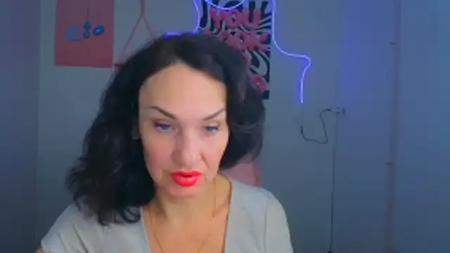 Snapshot of Rosie_Rosee chatting on 04/06/26, 11:22 Rosie Rosee online show from 04/06/26, 11:22