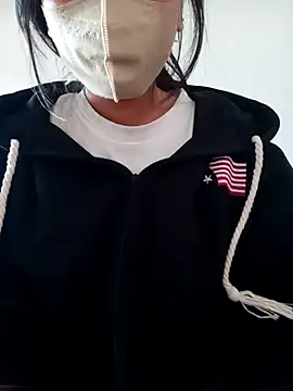 Snapshot of Zerin_nova chatting on 11/25/25, 10:04 Zerin nova online show from 11/25/25, 10:04