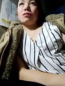 Snapshot of Zerin_nova chatting on 12/19/25, 02:02 Zerin nova online show from 12/19/25, 02:02