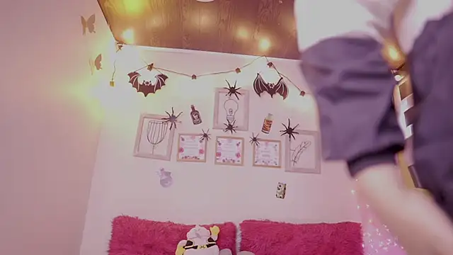 Cielo Andrade online show from 10/14/25, 12:28