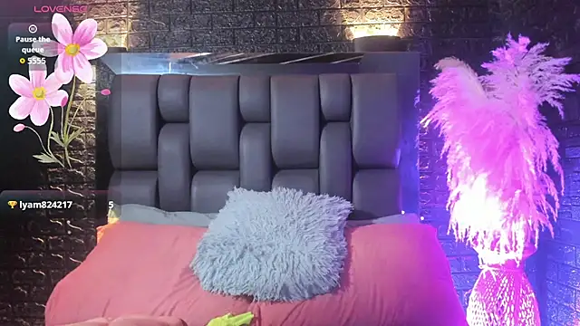 Maraa Rivera online show from 12/15/25, 07:18