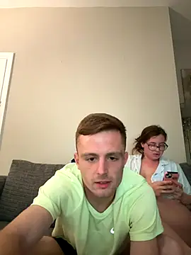 Snapshot of BellaBoux_XOXO chatting on 10/09/25, 07:01 BellaBoux XOXO online show from 10/09/25, 07:01