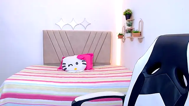 Snapshot of zara_cute chatting on 05/25/26, 12:11 zara cute online show from 05/25/26, 12:11