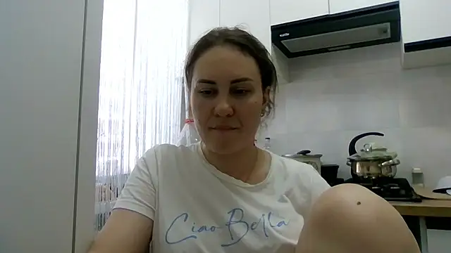 Snapshot of MeadowEyes chatting on 06/25/26, 12:42 MeadowEyes online show from 06/25/26, 12:42