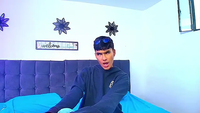 AngelduzZzt online show from 10/25/25, 12:34