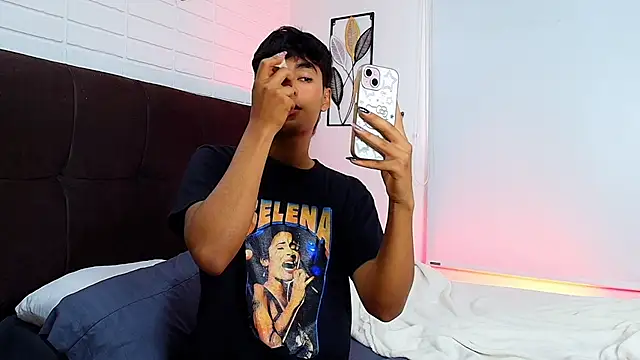 AngelduzZzt online show from 10/30/25, 12:39