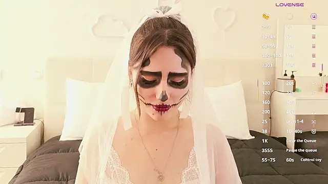 MoonliteDiva online show from 10/31/25, 06:25