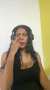 Snapshot of thepicis chatting on 10/26/25, 01:22 thepicis online show from 10/26/25, 01:22