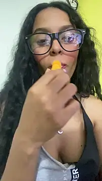 Snapshot of thepicis chatting on 10/27/25, 12:26 thepicis online show from 10/27/25, 12:26