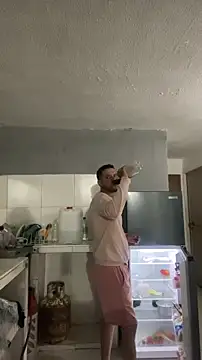 Snapshot of thepicis chatting on 11/08/25, 12:44 thepicis online show from 11/08/25, 12:44