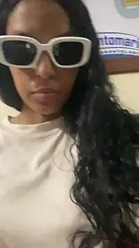 Snapshot of thepicis chatting on 11/24/25, 04:07 thepicis online show from 11/24/25, 04:07