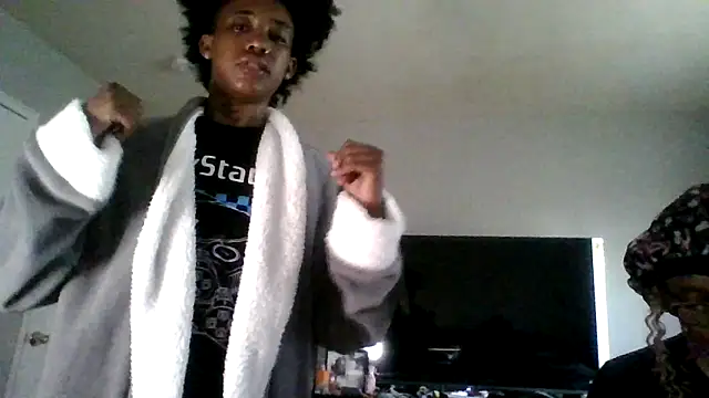 Snapshot of dezzidavill chatting on 04/05/26, 11:18 dezzidavill online show from 04/05/26, 11:18
