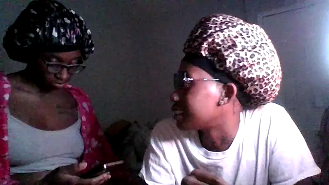 Snapshot of dezzidavill chatting on 04/06/26, 04:46 dezzidavill online show from 04/06/26, 04:46