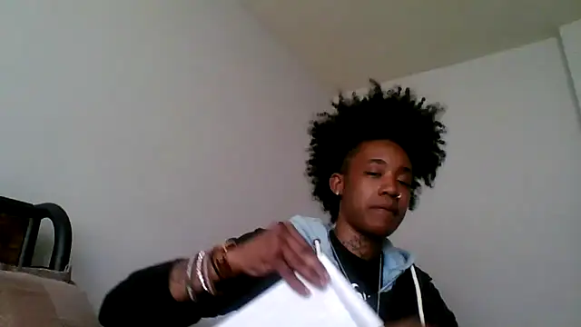Snapshot of dezzidavill chatting on 04/08/26, 12:16 dezzidavill online show from 04/08/26, 12:16