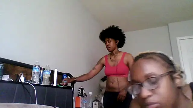 Snapshot of dezzidavill chatting on 04/16/26, 02:07 dezzidavill online show from 04/16/26, 02:07
