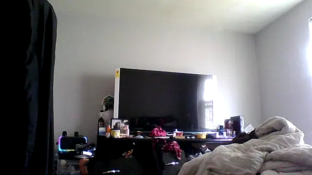 Snapshot of dezzidavill chatting on 05/02/26, 01:49 dezzidavill online show from 05/02/26, 01:49