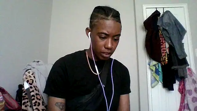 Snapshot of dezzidavill chatting on 05/12/26, 03:20 dezzidavill online show from 05/12/26, 03:20