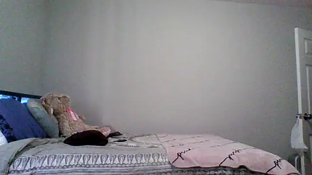 Snapshot of dezzidavill chatting on 05/15/26, 02:35 dezzidavill online show from 05/15/26, 02:35