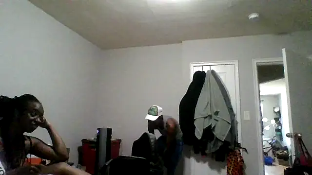Snapshot of dezzidavill chatting on 06/30/26, 10:44 dezzidavill online show from 06/30/26, 10:44
