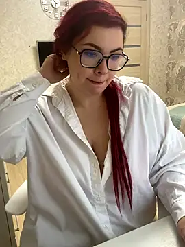 EmiStevens online show from 10/20/25, 07:31