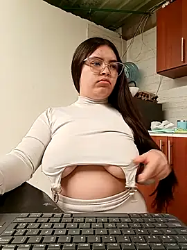 Snapshot of sofia_athome chatting on 11/12/25, 07:35 sofia athome online show from 11/12/25, 07:35