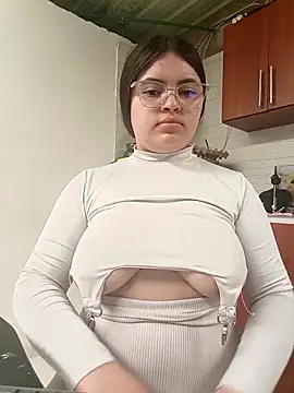 Snapshot of sofia_athome chatting on 11/22/25, 06:29 sofia athome online show from 11/22/25, 06:29