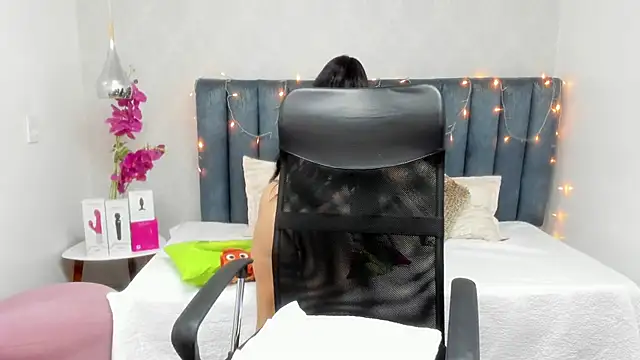 Sasha Grace online show from 12/16/25, 08:03