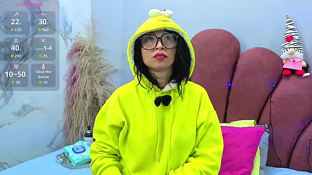 CHIARAJJONES online show from 12/01/25, 01:16