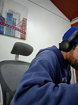 Snapshot of Nateskp_1 chatting on 10/14/25, 09:26 Nateskp 1 online show from 10/14/25, 09:26