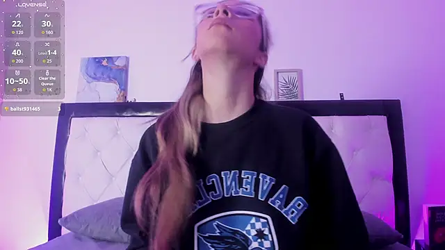 Sara Roades online show from 10/28/25, 11:14