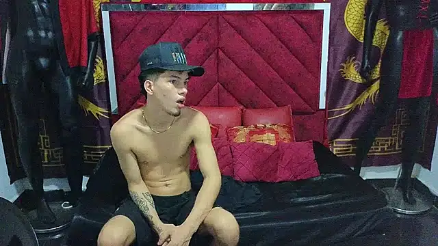 Snapshot of Pride_couple chatting on 10/17/25, 11:29 Pride couple online show from 10/17/25, 11:29