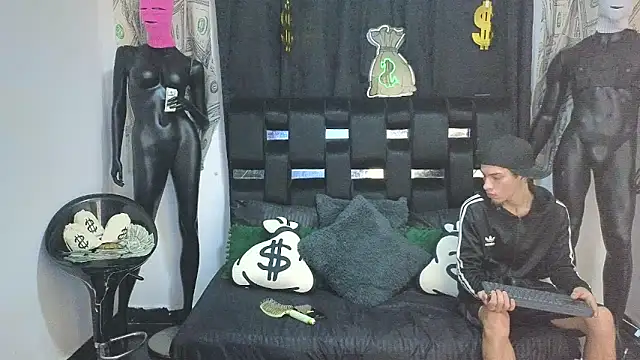 Snapshot of Pride_couple chatting on 11/30/25, 11:20 Pride couple online show from 11/30/25, 11:20