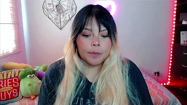 Snapshot of EllieMoonX chatting on 03/07/26, 07:33 EllieMoonX online show from 03/07/26, 07:33