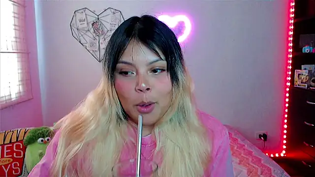 Snapshot of EllieMoonX chatting on 03/17/26, 09:40 EllieMoonX online show from 03/17/26, 09:40