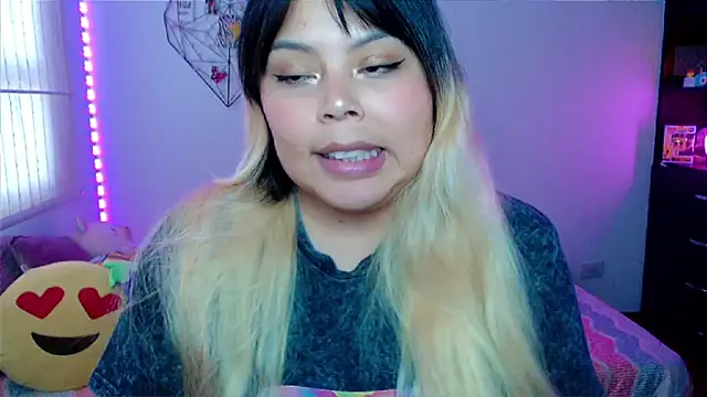 Snapshot of EllieMoonX chatting on 04/16/26, 10:12 EllieMoonX online show from 04/16/26, 10:12