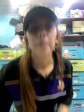 Snapshot of Lucy_699 chatting on 11/02/25, 09:28 Lucy 699 online show from 11/02/25, 09:28